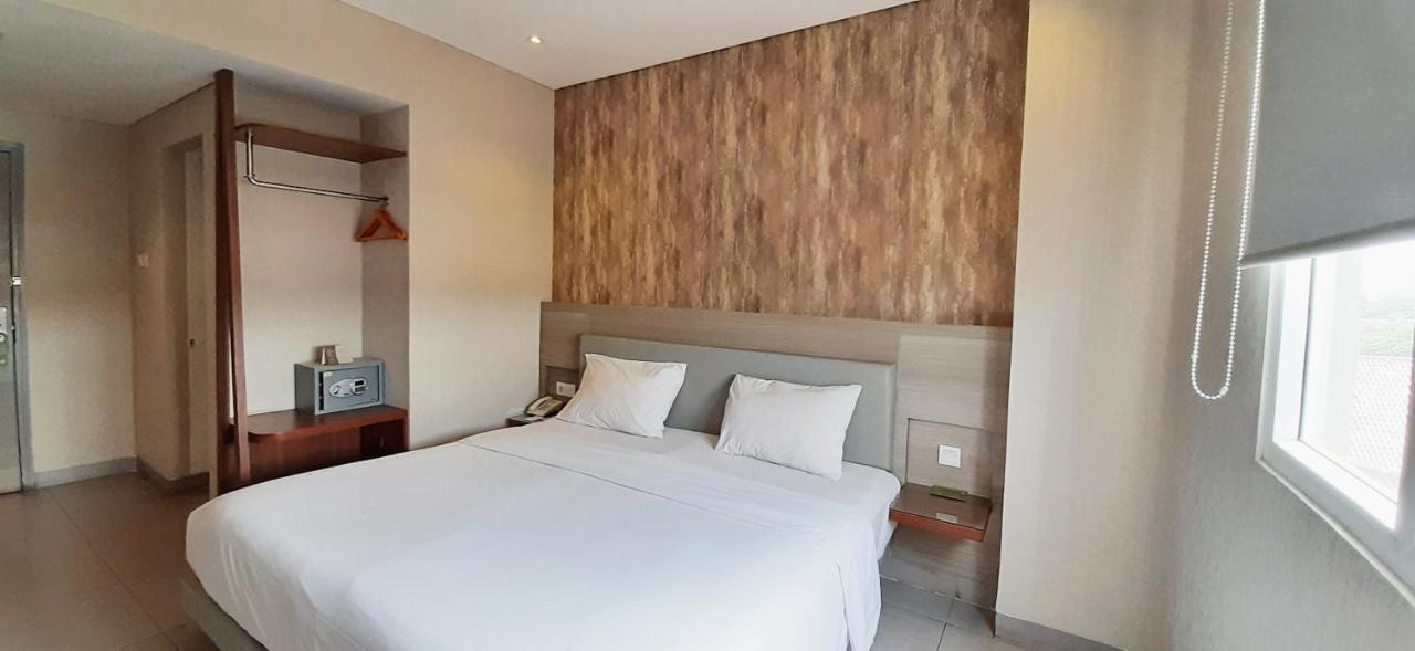 Lynn Hotel Serang Dış mekan fotoğraf