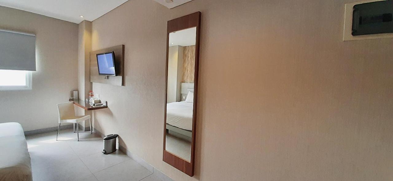Lynn Hotel Serang Dış mekan fotoğraf