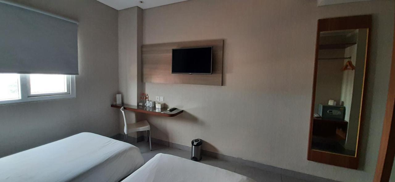 Lynn Hotel Serang Dış mekan fotoğraf