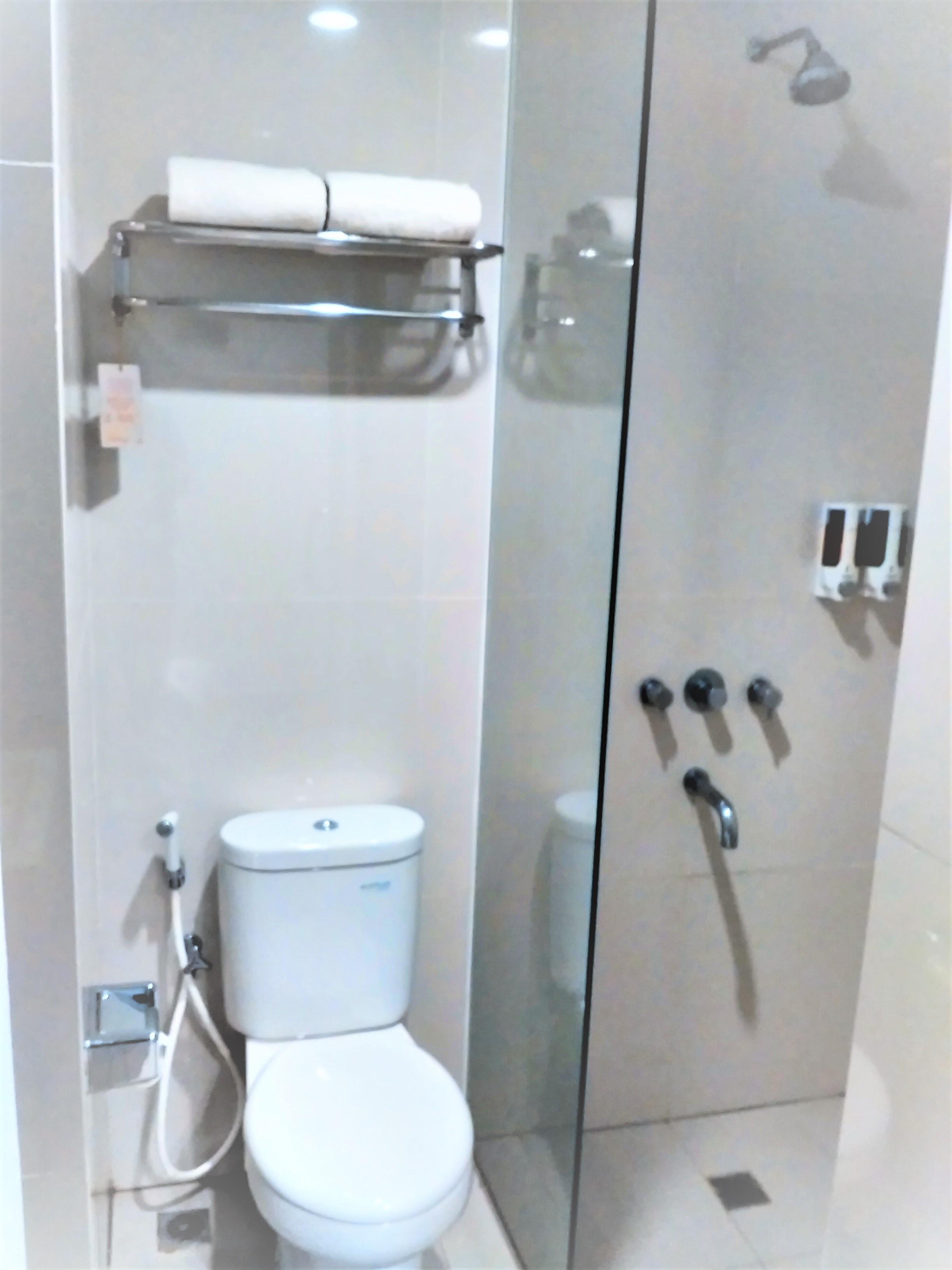 Lynn Hotel Serang Dış mekan fotoğraf