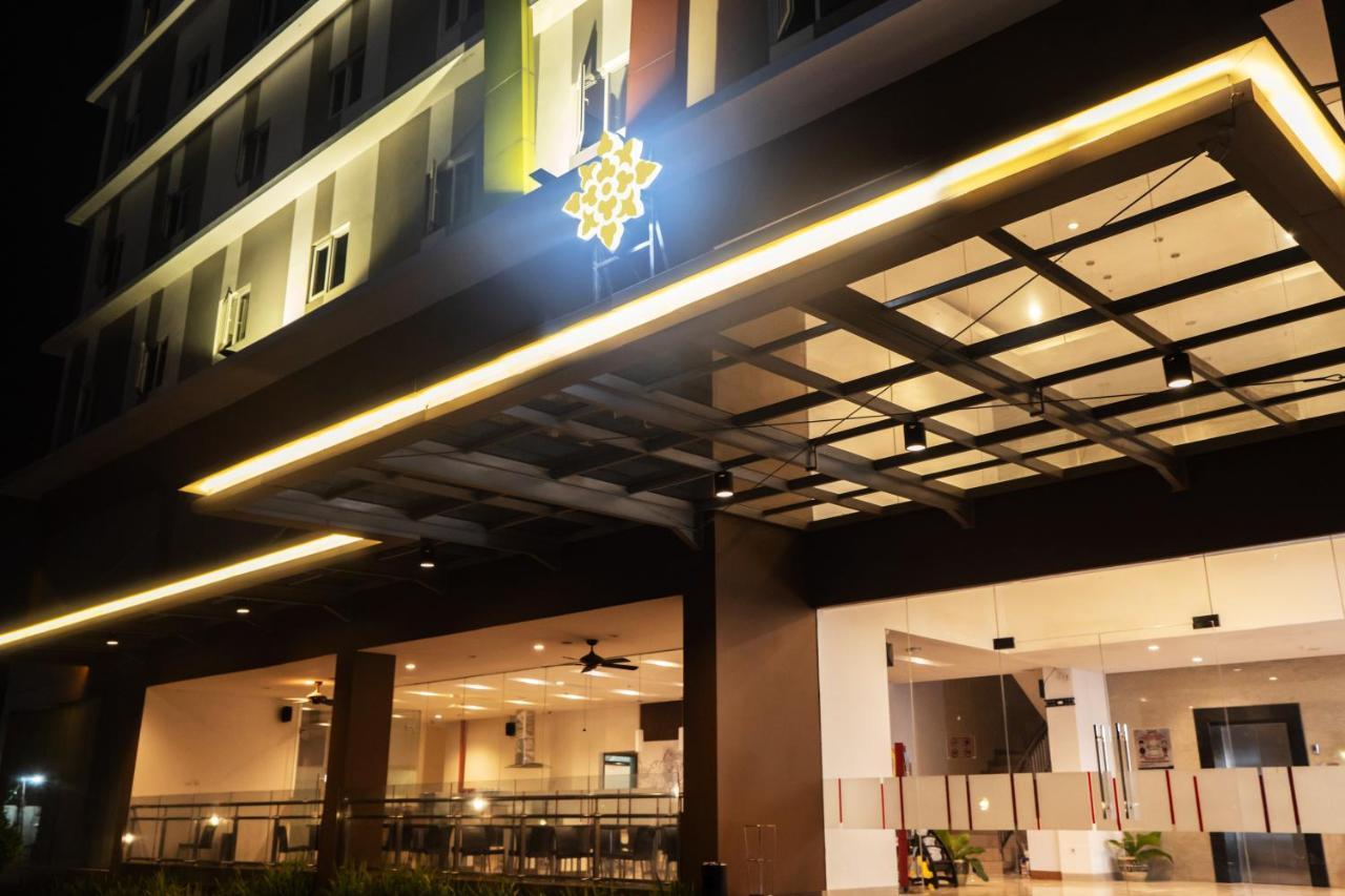 Lynn Hotel Serang Dış mekan fotoğraf